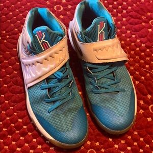 Kyrie 2 size 11 (fair condition)